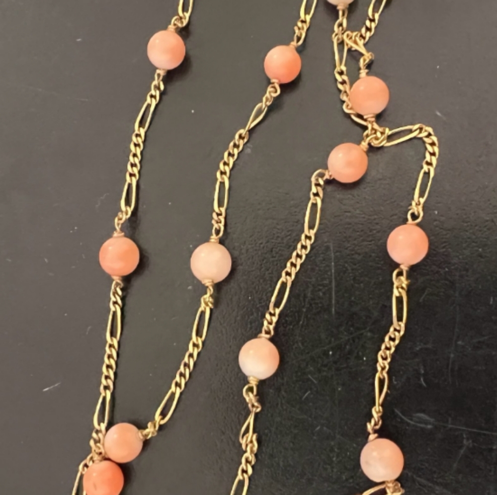 18K Coral Yellow Gold Very Fine Quality Necklace Measuring 15" in length - Picture 2 of 4